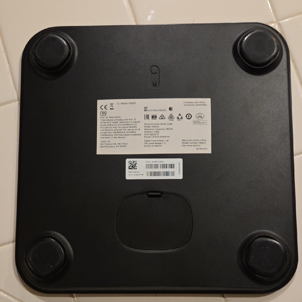 Fitbit Black Smart Scale - Picture 3 of 3